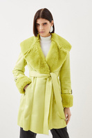 Короткое пальто с поясом и воротником из искусственной овчины и манжетами Karen Millen, зеленый