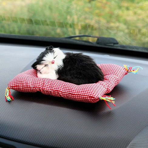 Игрушка на панель авто, кошка на подушке, черно-белый окрас No brand