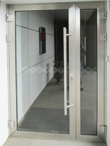 Алюминиевые входные двери 92,5х212,5