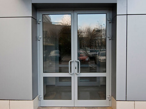 Алюминиевые входные двери c теплым профилем Сиал